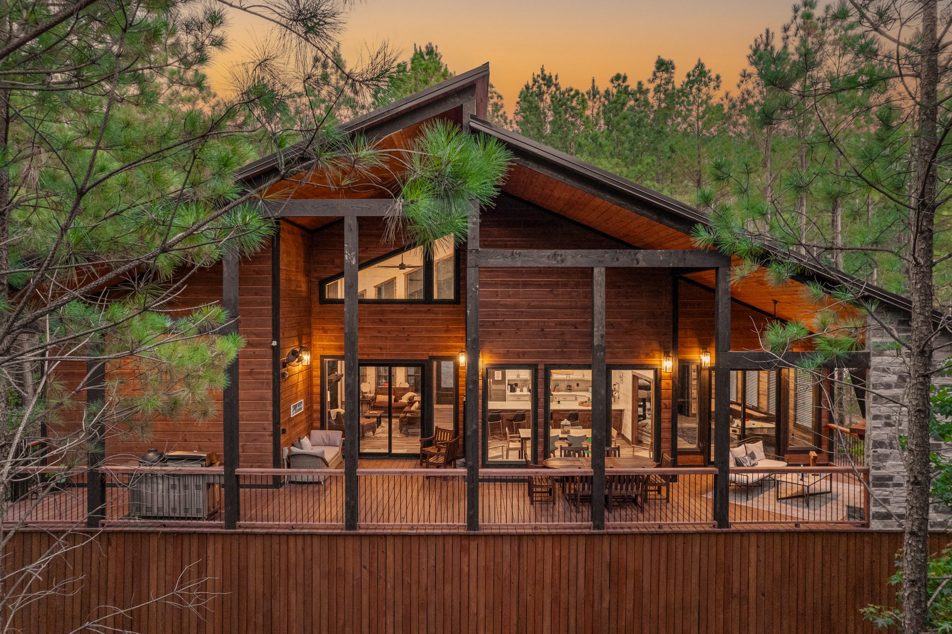 Off-Grid Cabins vs. Fully Amenitized Rentals for Broken Bow Stays: Which Is Right for You?