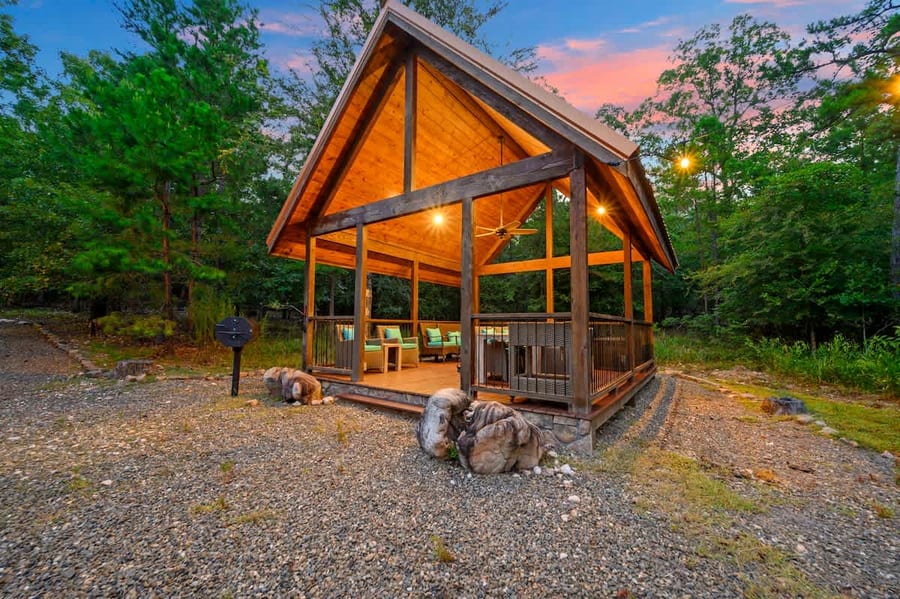 The Complete Guide to Booking a Cabin in Broken Bow, Oklahoma: Pricing, Regulations & What to Expect in 2026